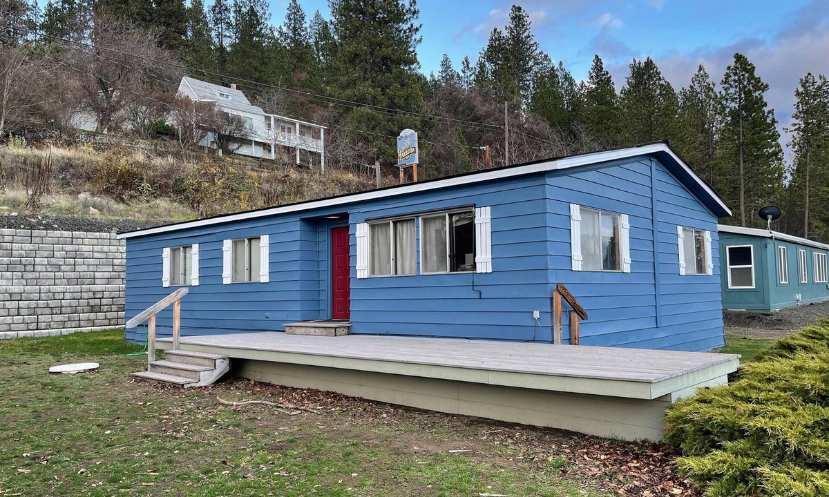 Harrison House | Cozy CDA Waterfront Home