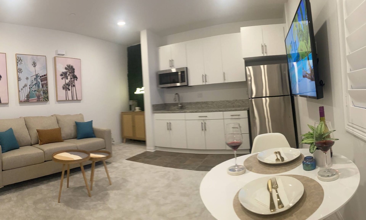 Hemet Cottage | Cozy cottage. 1 bedroom 1 bath