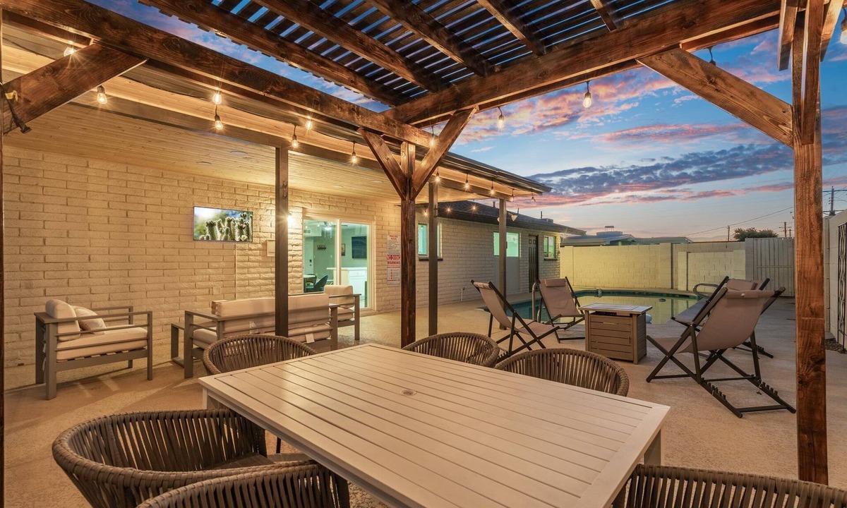 North Mountain House | Cozy Escape-Heated Pool-Perfect Location-SpringTRN