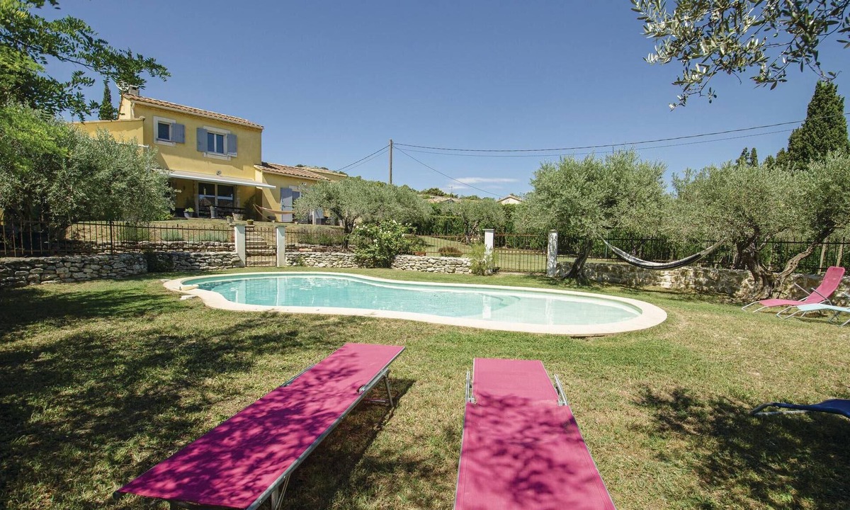 Caumont-sur-Durance House | Cozy home in Caumont sur Durance