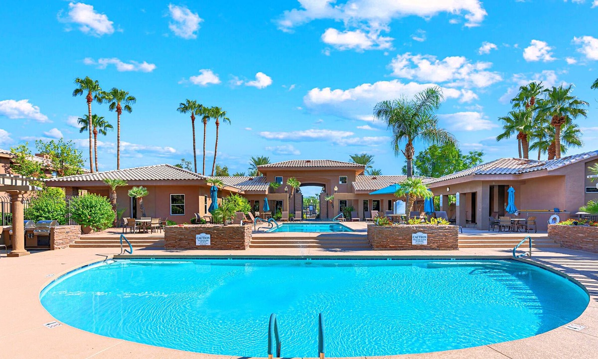 Desert Paradise Estates Condo | Cozy @ Kierland - 2BR, 2BA Condo - Heated. Community Pool & Spa, Gym, BBQ Grills!