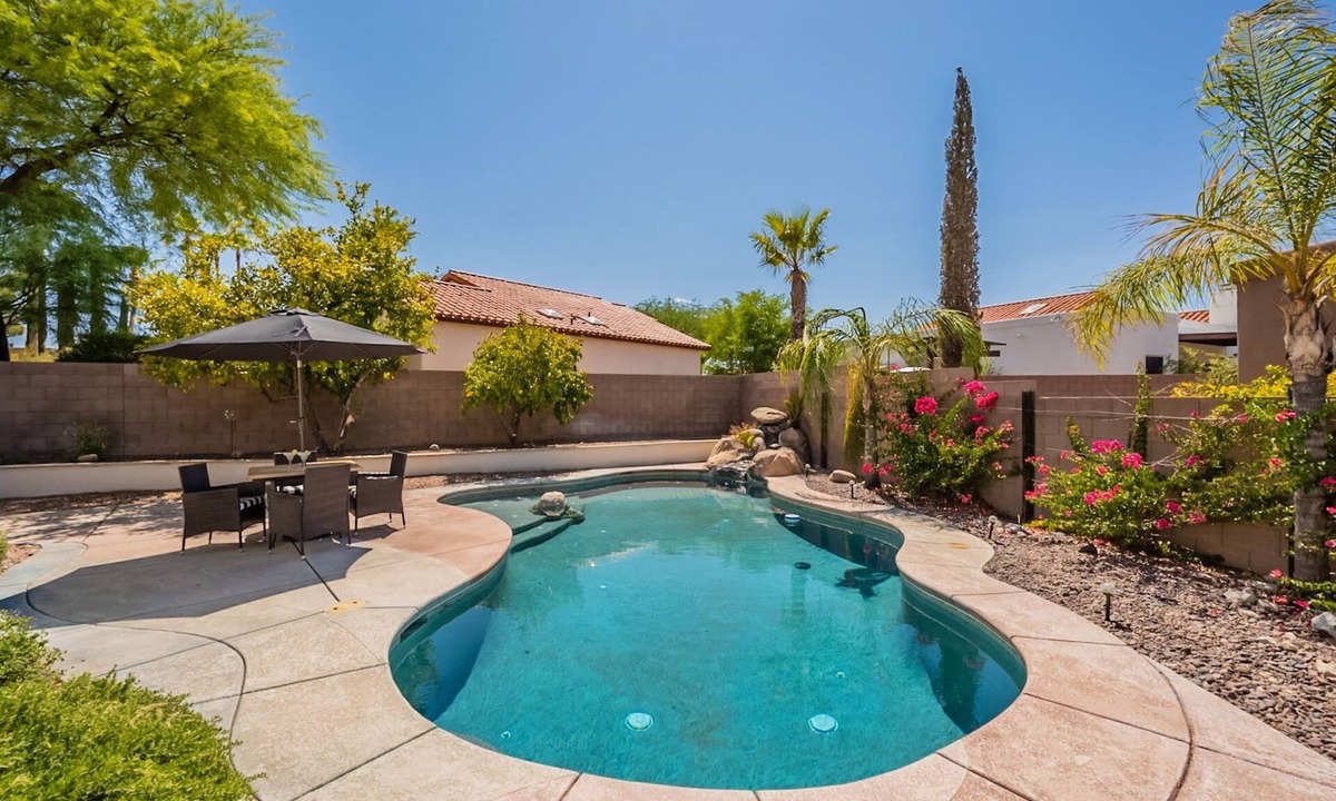 Houghton House | Cozy & Peaceful 3-bedroom house in delightful Eastside Tucson with Pool!
