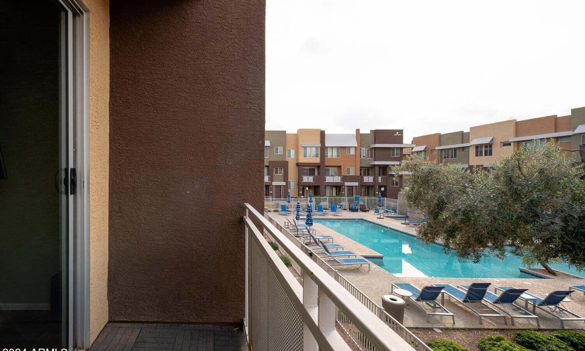 La Buena Vida Condo | Cozy retreat in the heart of Westgate entertainment district State Farm Stadium.