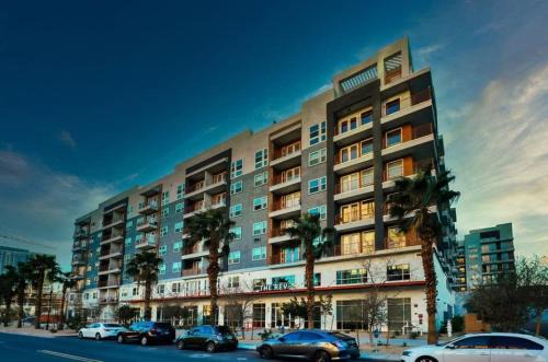 Downtown Phoenix Apartment | CozySuites at REY