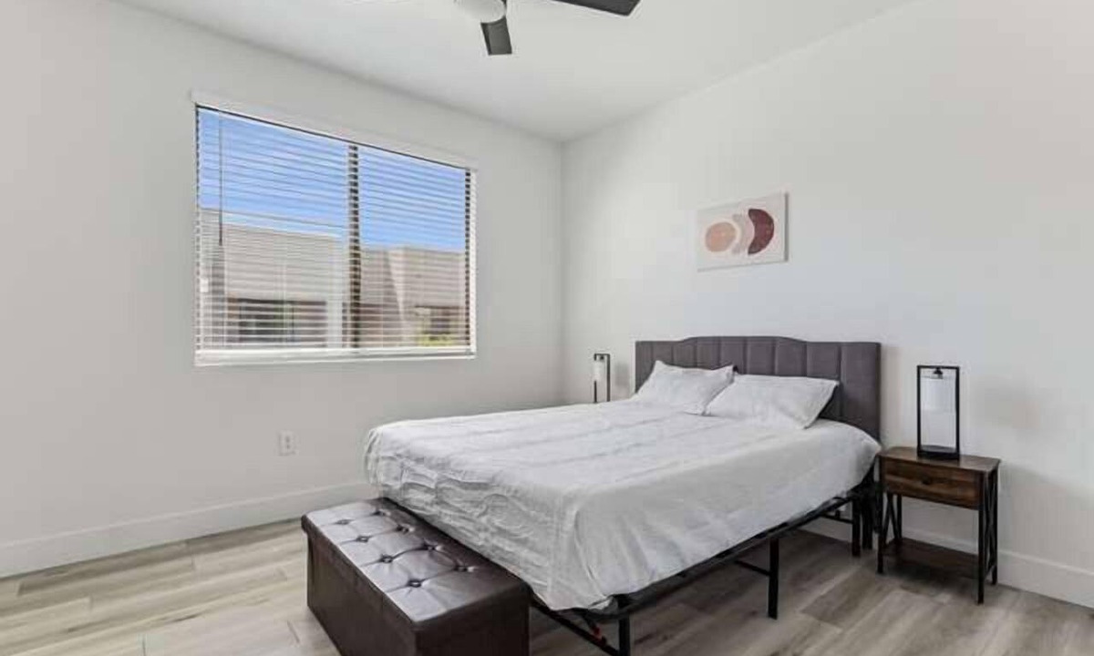 Glendale Sports and Entertainment District Apartment | CozySuites Glendale - Westgate w pool! 16