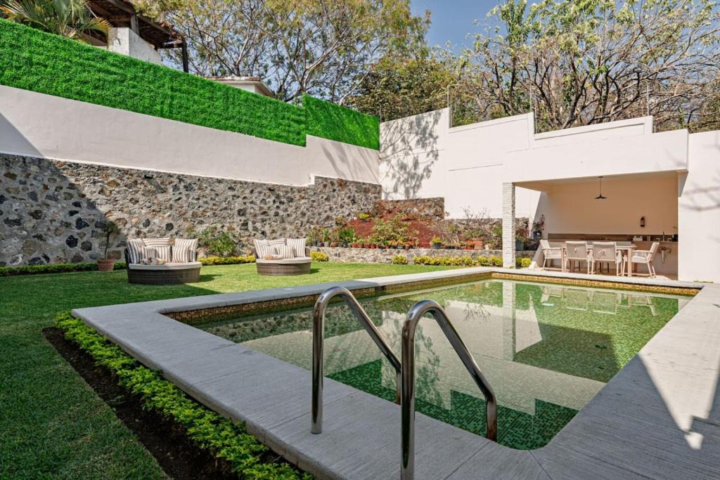 Tres de Mayo House | Cuernavaca Private Pool & Outdoor Grill for Groups