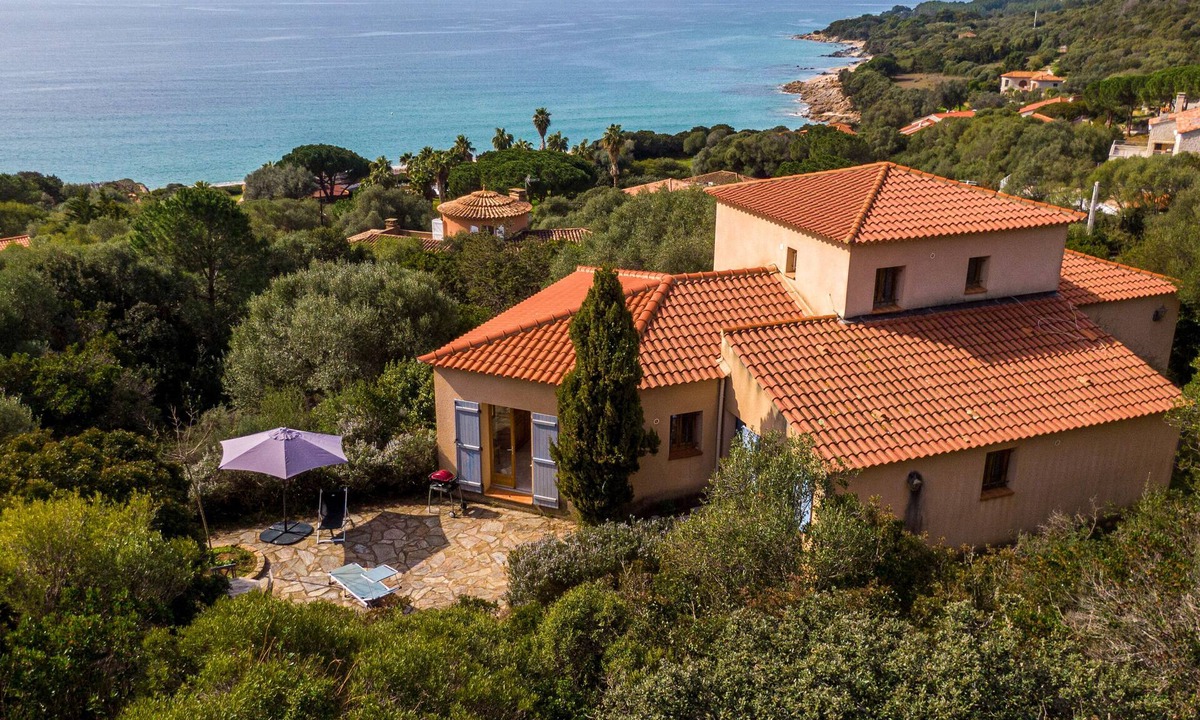Olmeto Villa | Demi Villa Dans u Quartier Résidentiel Avec Accès Privé à la Plage