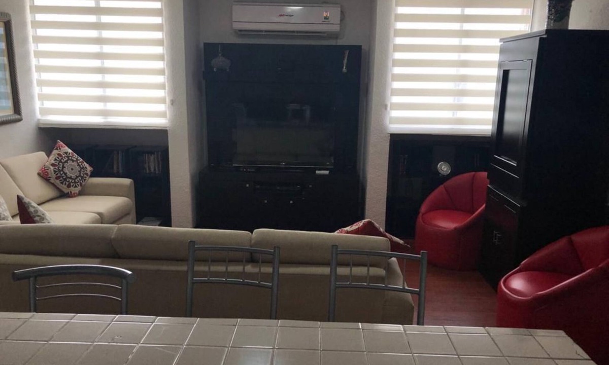 Zona Dorada Apartment | Departamento totalmente amueblado en la Zona Dorada, a 4 cuadras de la playa.