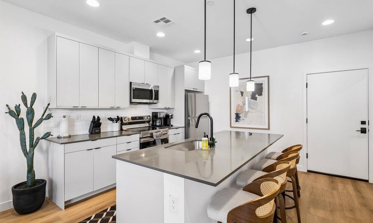 Villa De Paz House | Desert Escape Townhome - Pool & Gym