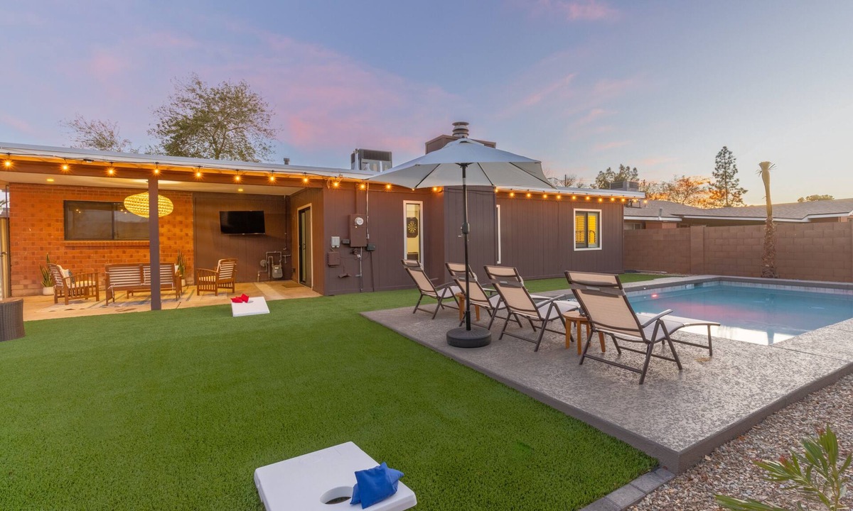 Scottsdale Estates Six House | Desert Sunset - Old Town Scottsdale- Heated Pool! Yard Games! Sleeps 12!