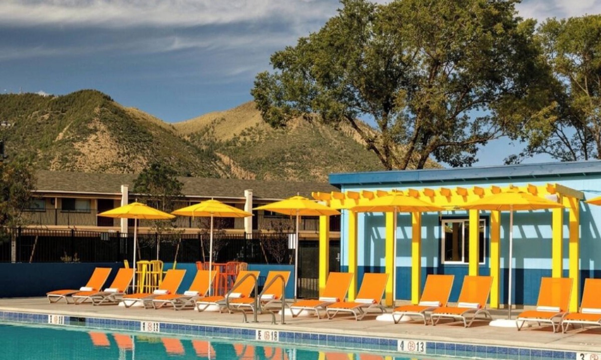 Flagstaff Hotel | Discover Northern Arizona from a Modern Room w/Outdoor Pool Access + Parking