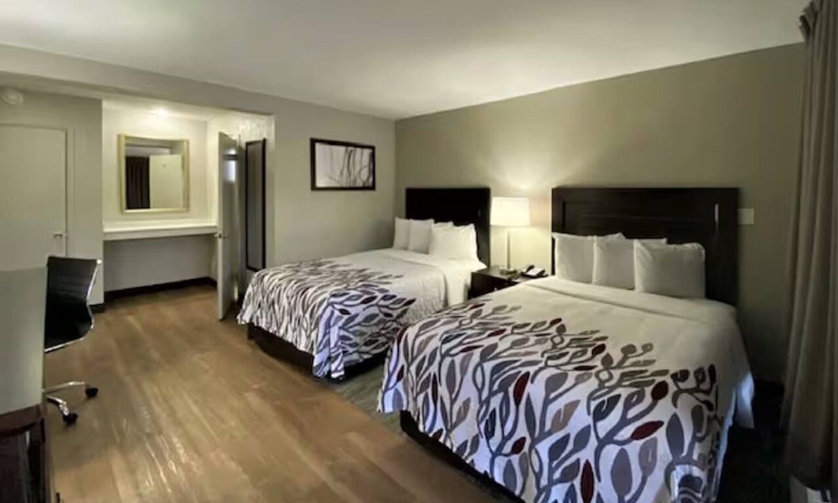 Feldman's Hotel | Double-Bed Tucson Lodging Near Nightlife + Pool & WiFi Included - 2 Rooms