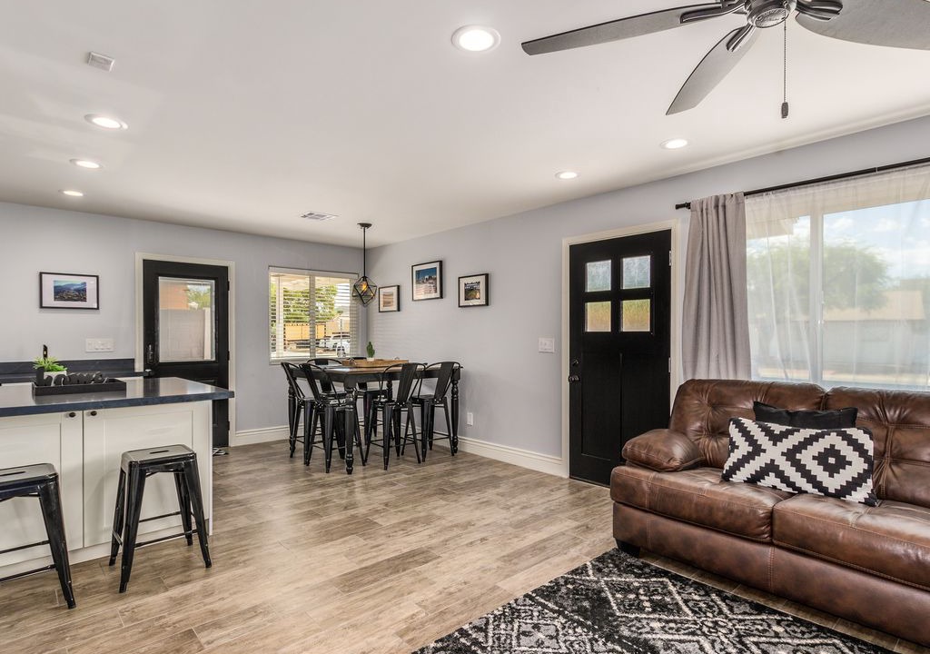 Booker T. Washington House | Downtown Phoenix Comfy & Cozy House
