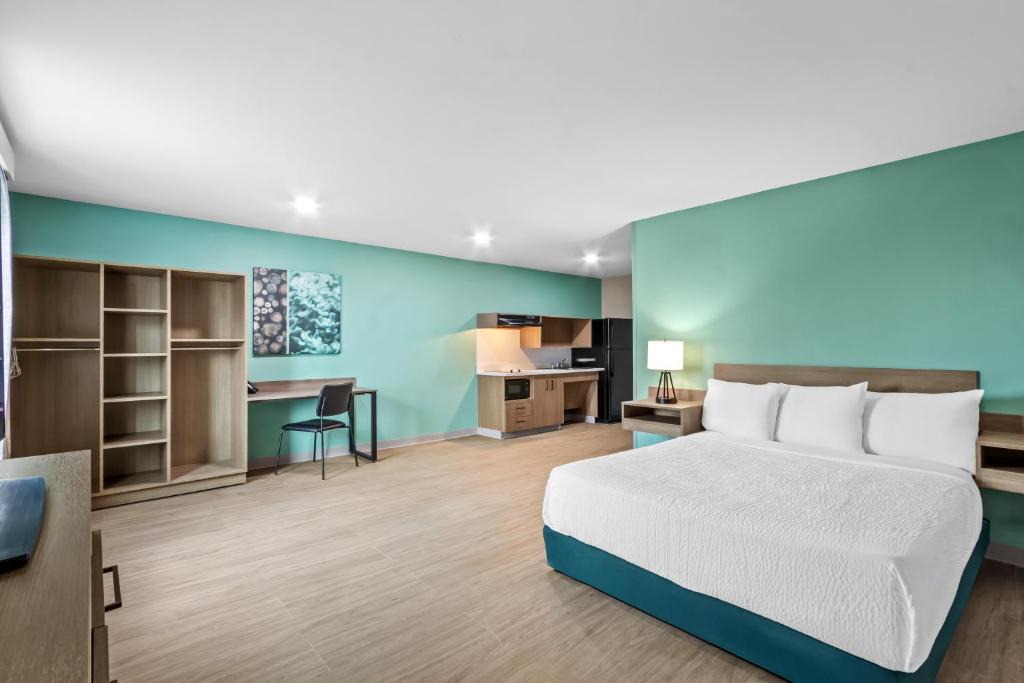 Phoenix Hotel | ECHO Suites Extended Stay by Wyndham Phoenix-Peoria/Glendale