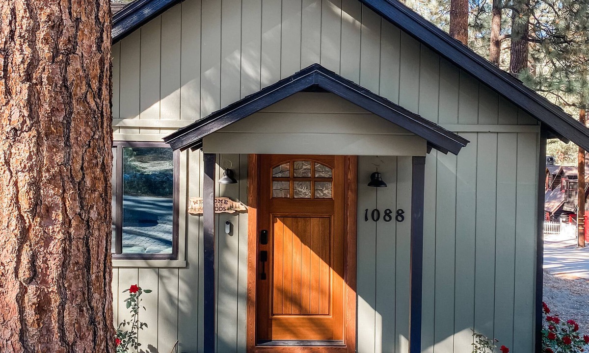 Wrightwood Cabin | Edelweiss Haus Wrightwood! AC, Sauna, Firepit, BBQ, EV Charging