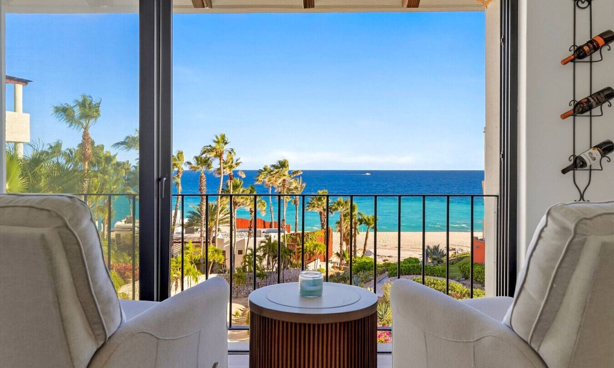San Jose del Cabo Condo | Elegant Beachfront Penthouse | Casa Del Mar Delfin