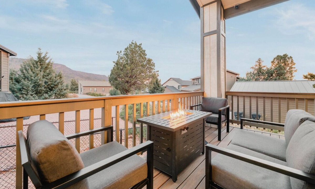 Pine House | Elk Rim: Mountain Escape – Family-Friendly Retreat
