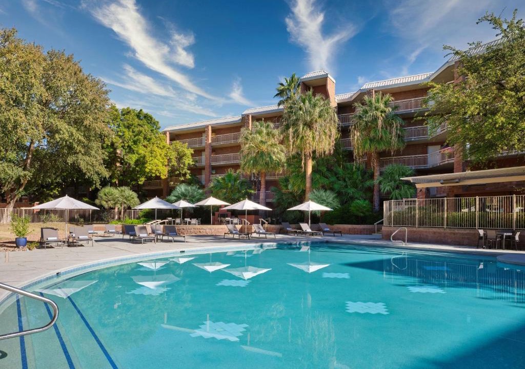 Tucson Hotel | Embassy Suites by Hilton Tucson East