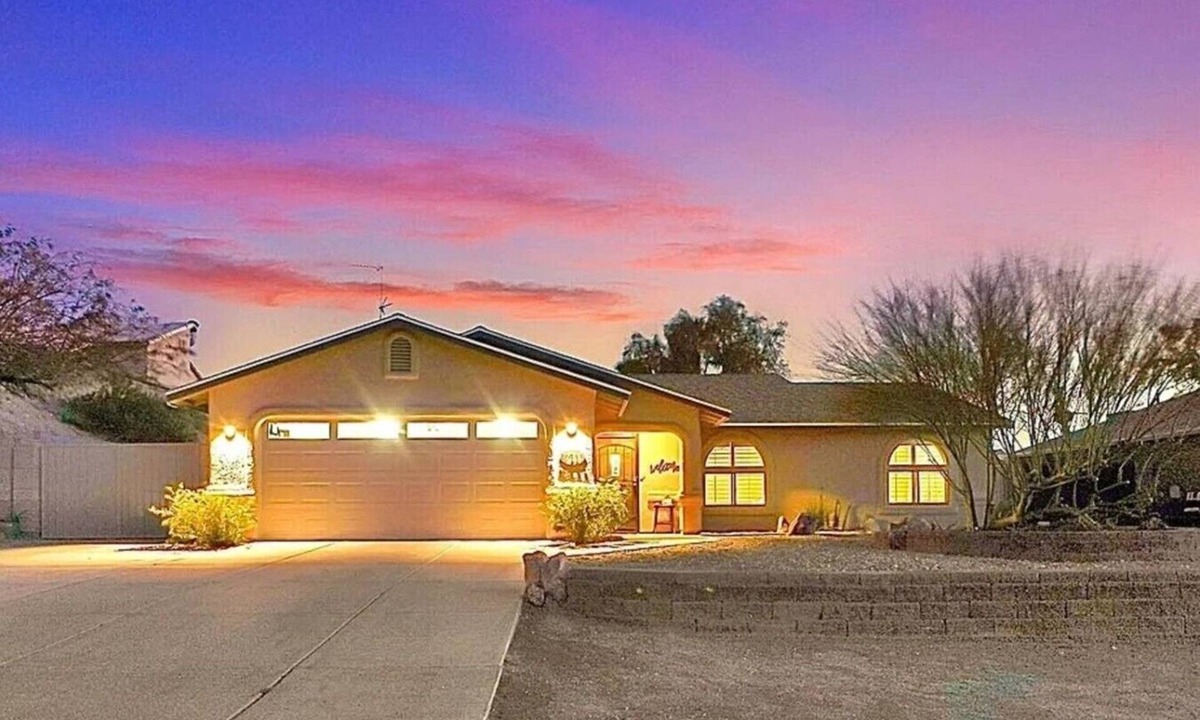 Fort Mohave House | Epic Pool Party Resort | Pool Table, Arcade & More