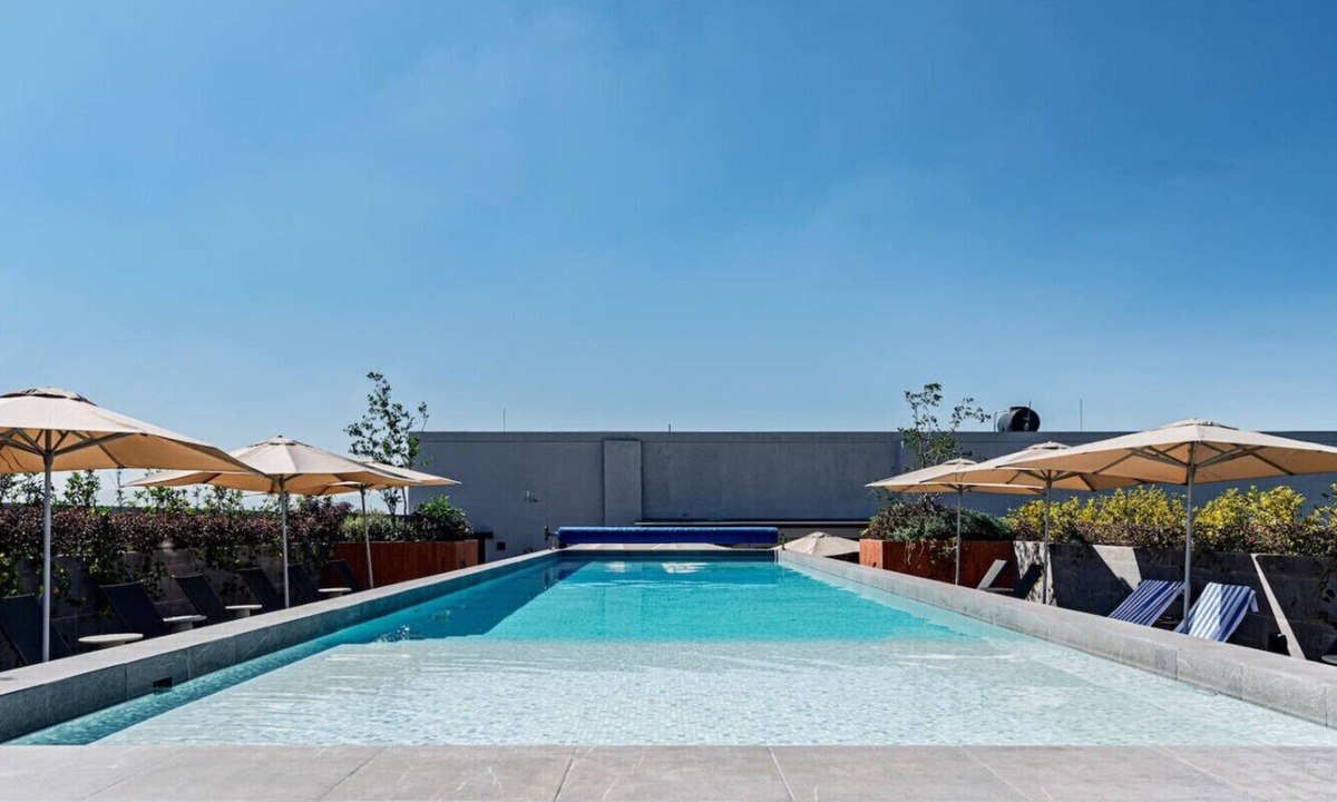 Cuauhtemoc Apartment | Escape to Skyline Views & Rooftop Pool Bliss
