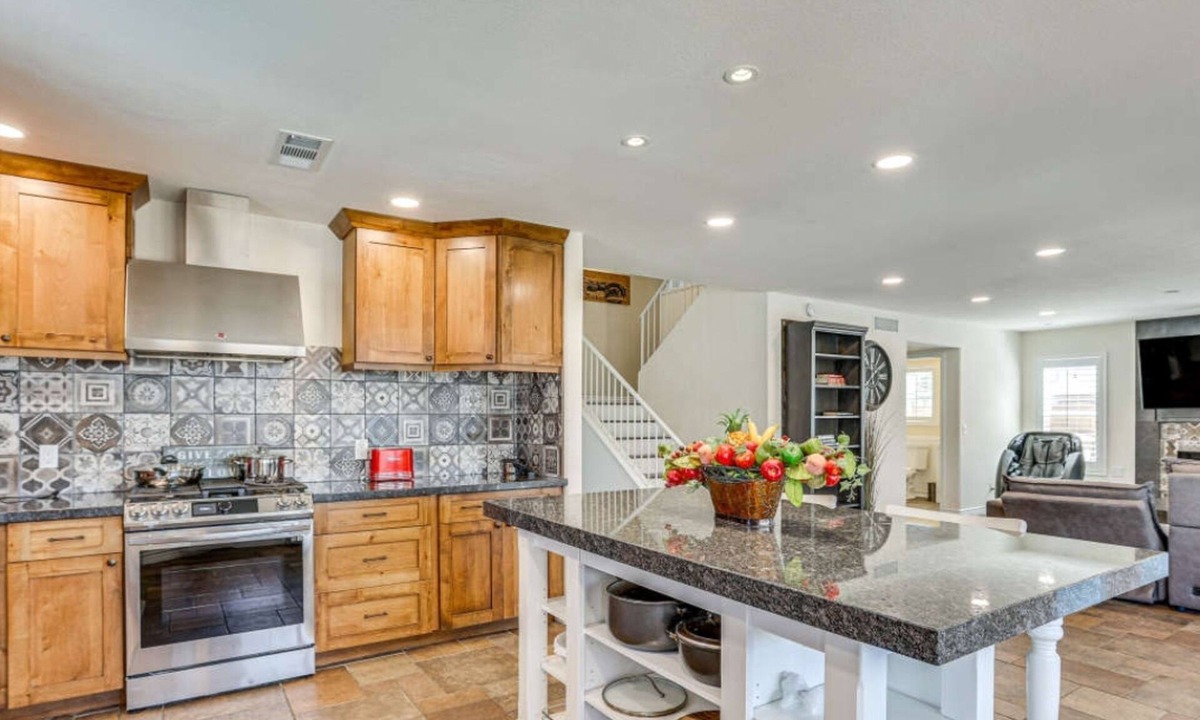 La Buena Vida House | Escape to this gorgeous Glendale, AZ home where luxury meets relaxation
