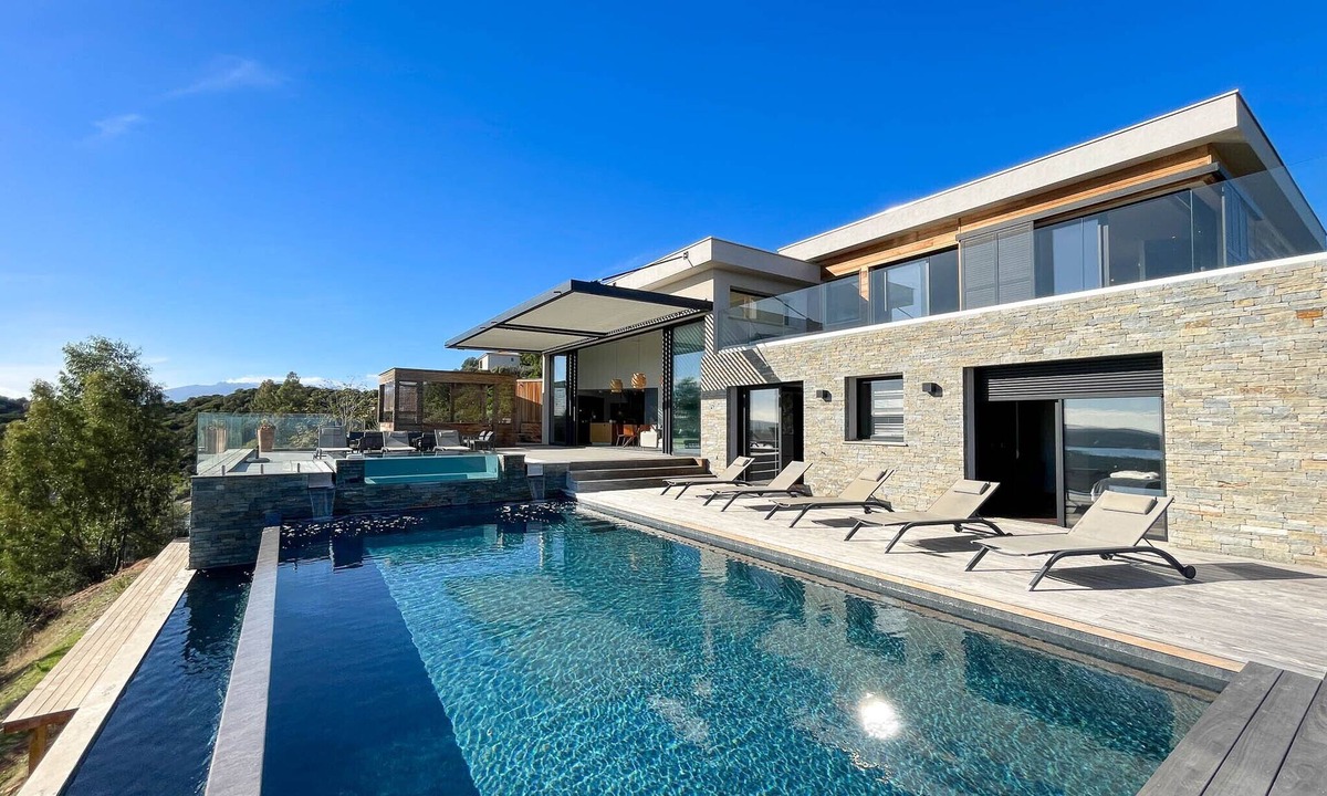 Sainte-Lucie-de-Porto-Vecchio Villa | Exceptional panoramic view for this villa on the heights of St Cyprien