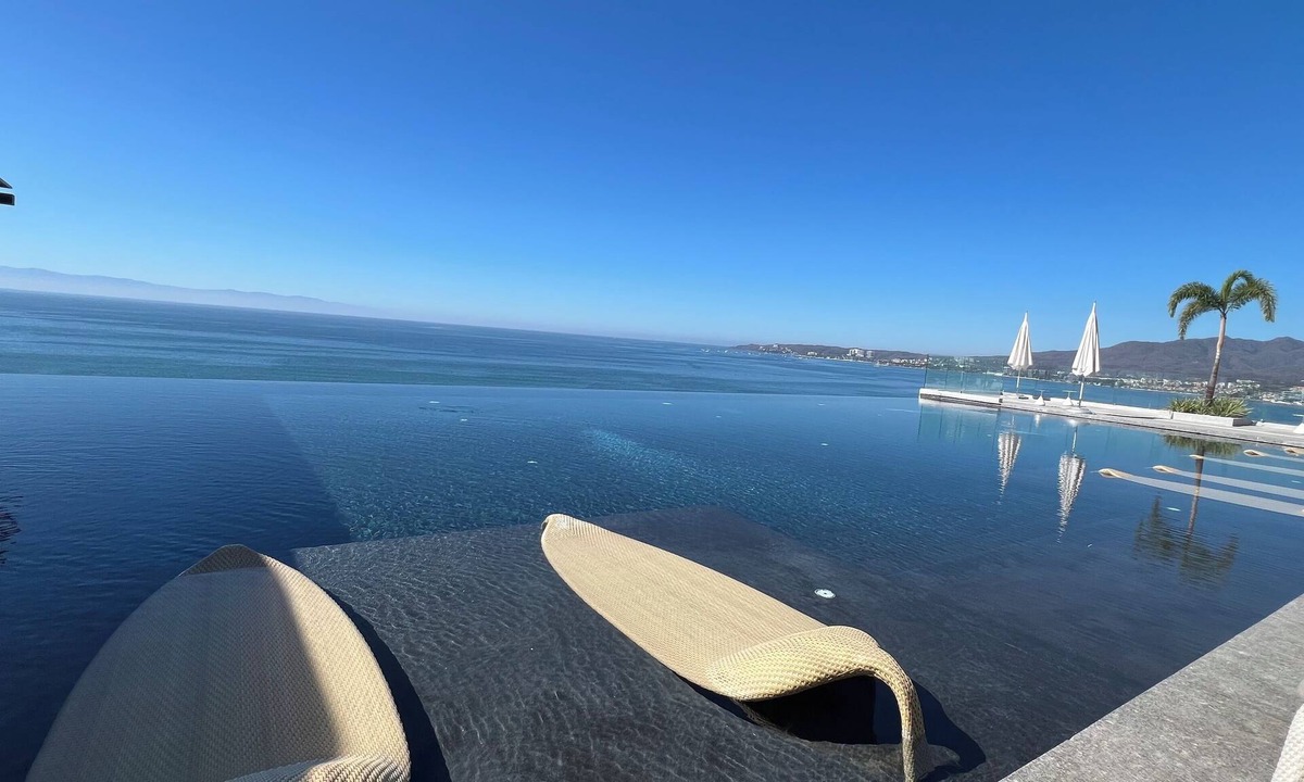 Bucerias Apartment | Exclusive 3-bedroom apartment in luxurious beach front condo in Bucerías
