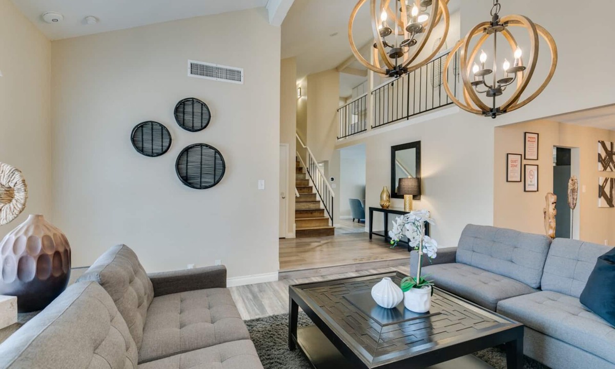 Green Valley North House | Executive 5BR Retreat w 3 Ensuite, Pool & Spa, Air and Water Purifier,