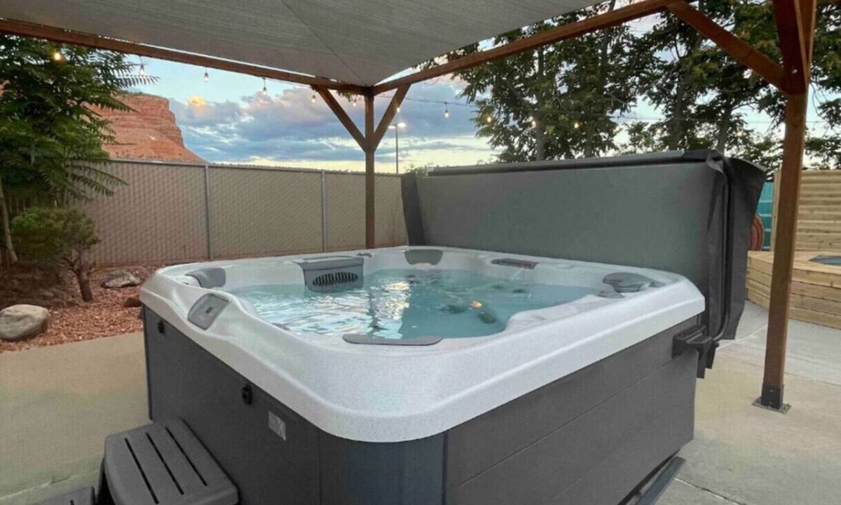 Kanab Bed & Breakfast | Extended Stay Loft Family Friendly Hot Tub