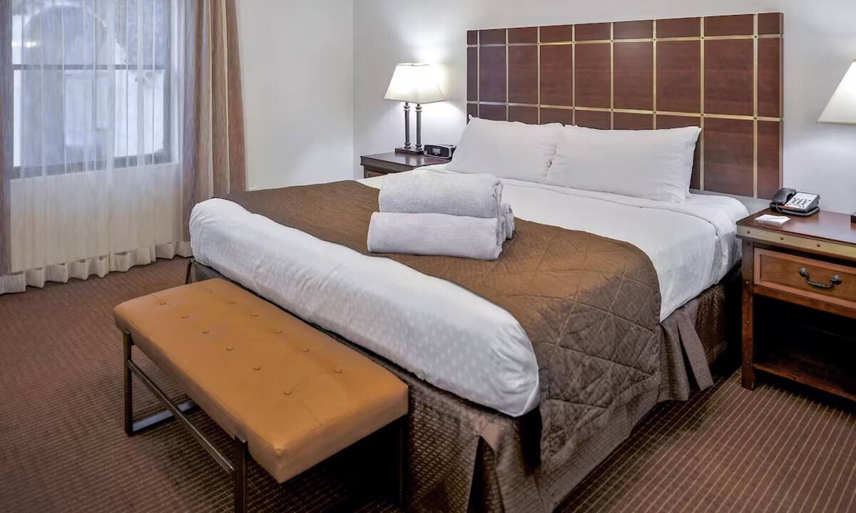 Sedona Resort | Family Base w/Kitchen: TWO 2BR Suite w/Onsite Mini-Golf & Playground Access