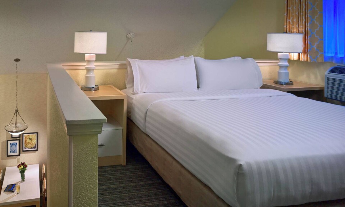 Tucson Hotel | Family Friendly Stay w/Free Breakfast, Pool & Gym Access! Pets Welcome!