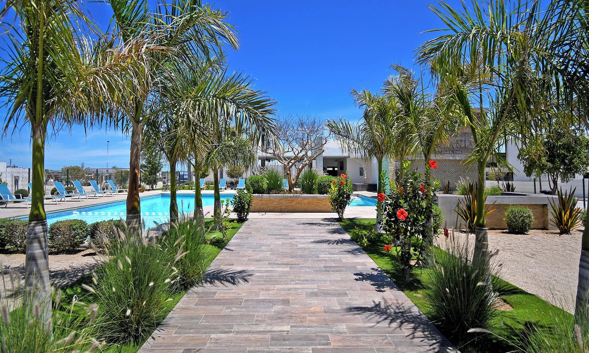 La Paz House | Family Homes with Pool and Playground
