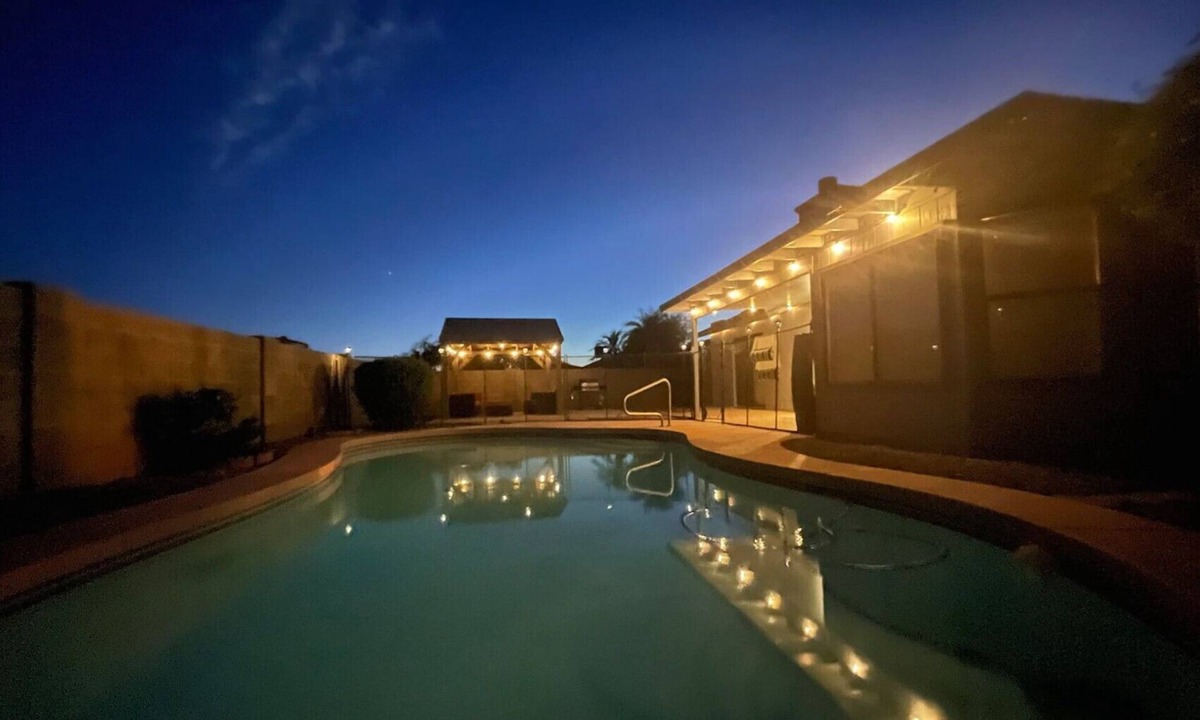 La Buena Vida House | Faster To The Fun! Walk to Stadium - Super Clean!