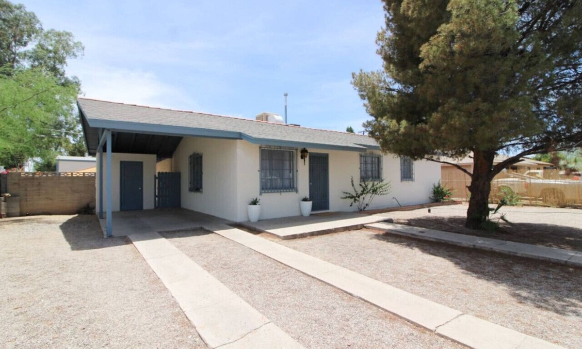 Tucson House | Fenced with Private Park/Central/3 BR 2 BA