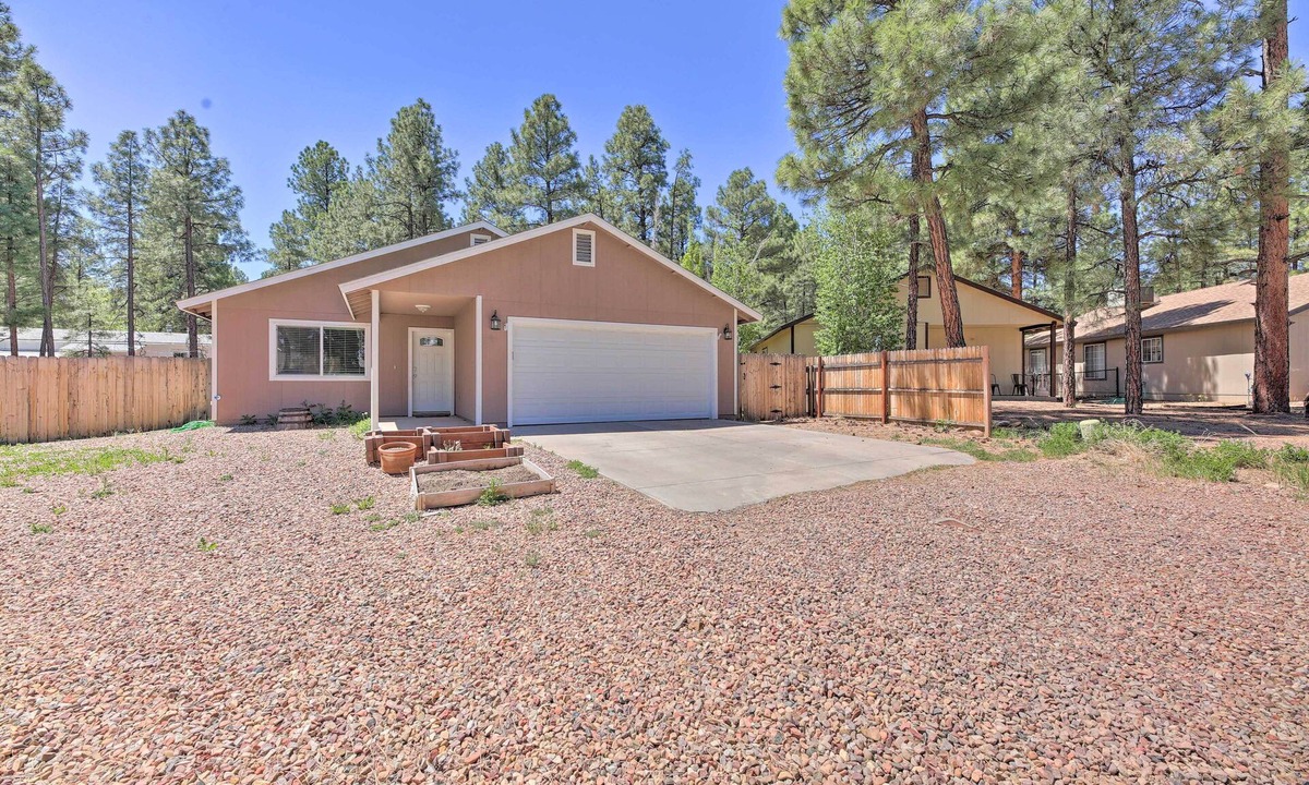 Torreon House | Fenced Yard, Fire Pit: Quiet Show Low Home!