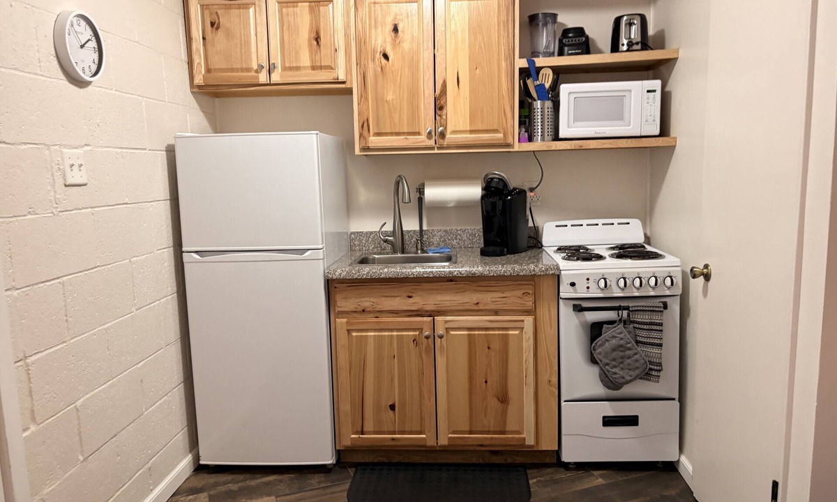 Prescott Apartment | Fine Studio Nine @ Rustic Ridge in Granite Dells