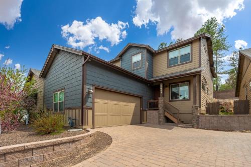 Flagstaff House | Flagstaff 5BR Cabin Game Room Firepit Sleeps 14 Near NAU