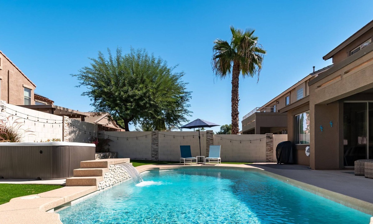 Surprise House | Free Heated Pool, Hot Tub, Grill, Garage!