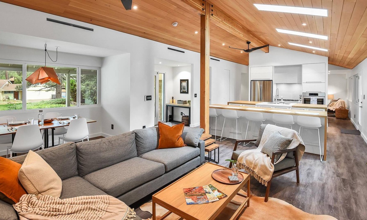 Cherry Hill House | Freshly Renovated Ultra Modern Cabin with A/C! Walking Distance to Downtown Flagstaff