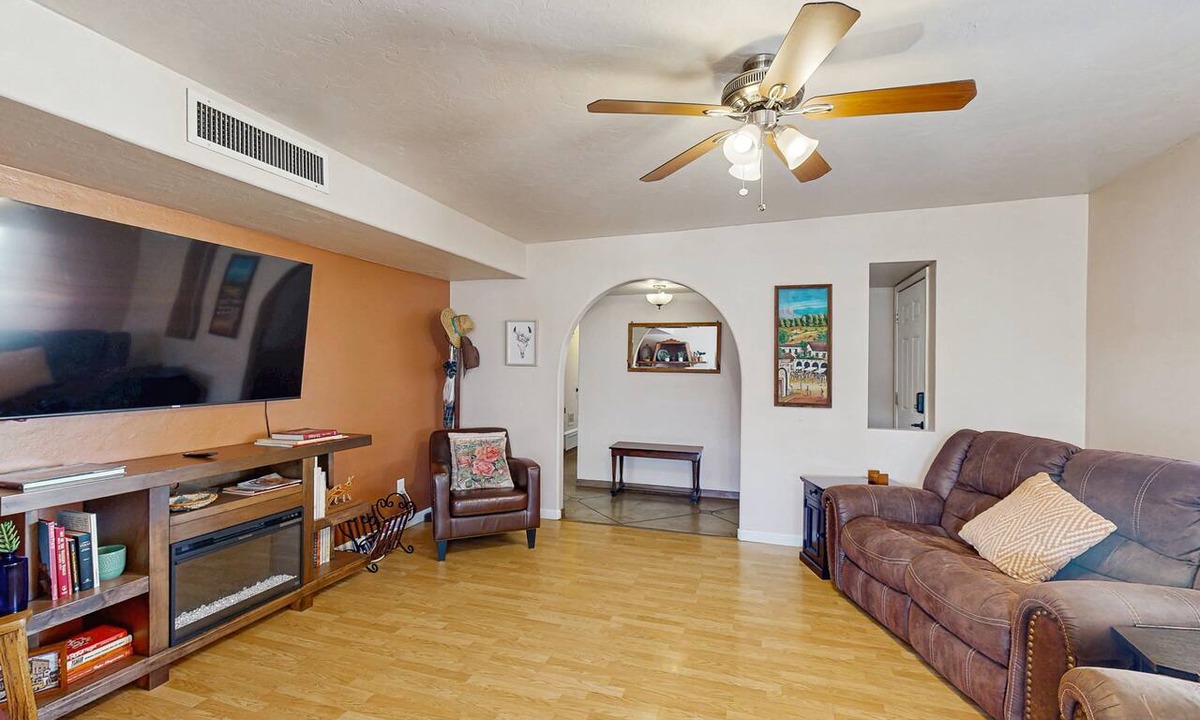 Tucson House | Fun, Dog-Friendly Home w/Game Room, Ping-Pong, Patio, Fast WiFi, & AC