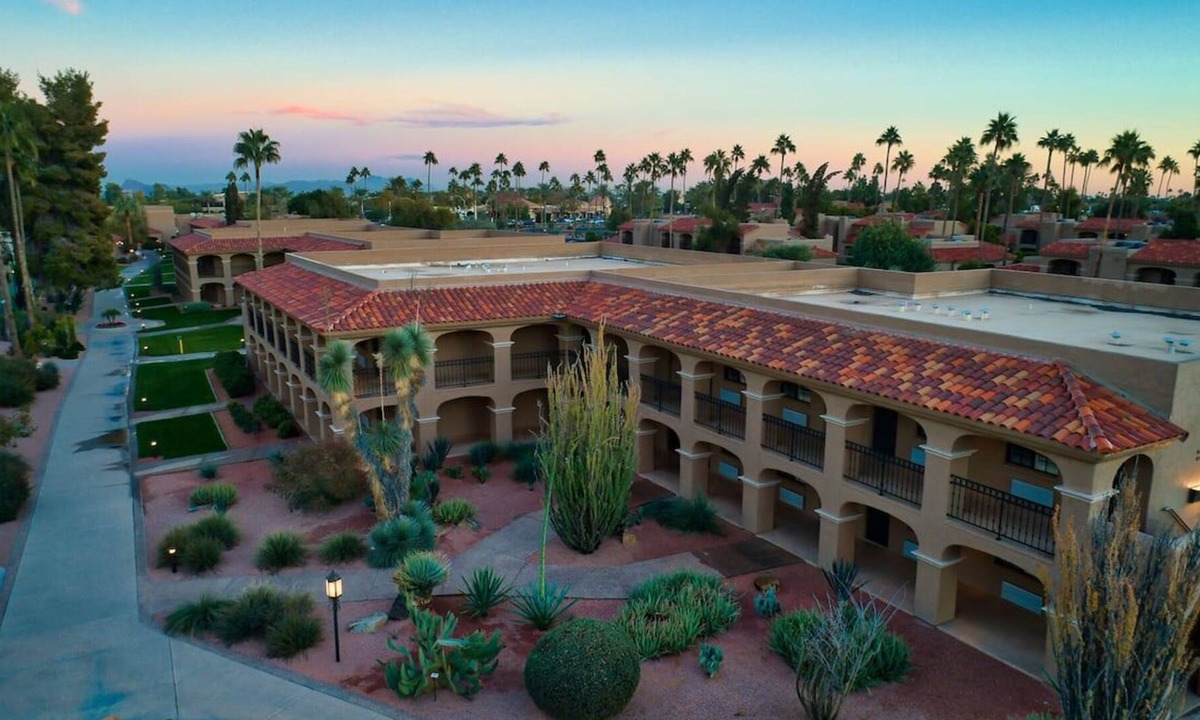 South Scottsdale Resort | Fun for the Whole Family! 4 Pet-Friendly Units, 5 Pools, Near Golf, Hiking