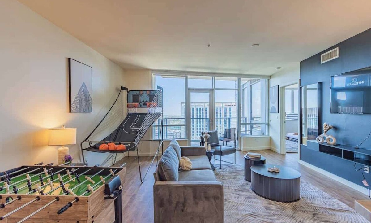 Downtown Phoenix Apartment | Game Day in PHX | Pool,Gym,Parking,Balcony,W/D