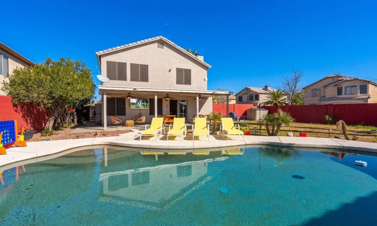 Larissa House | Glendale getaway Pool & Games
