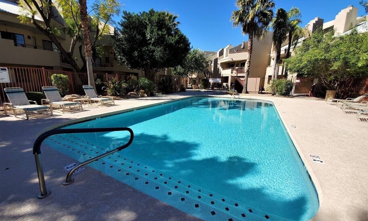 Paradise Valley Village Condo | Golden Getaway 108