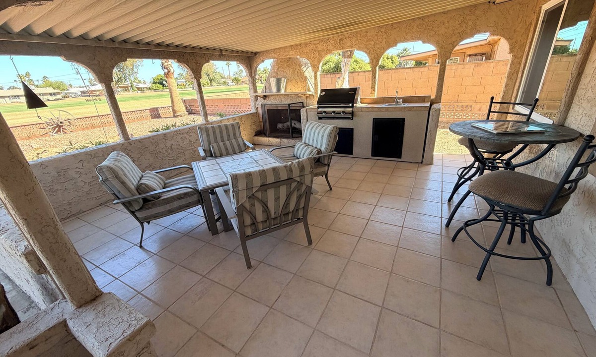 Newlife House | Golf Course Retreat, Renovated, 3 bed 2 Bath Home Great Location, Sleeps 6 Clean