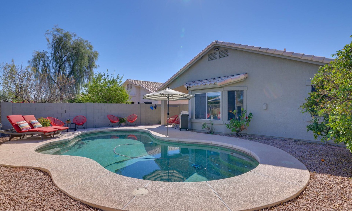 Arrowhead Ranch House | Golf Course View! Dog-Friendly Retreat in Glendale