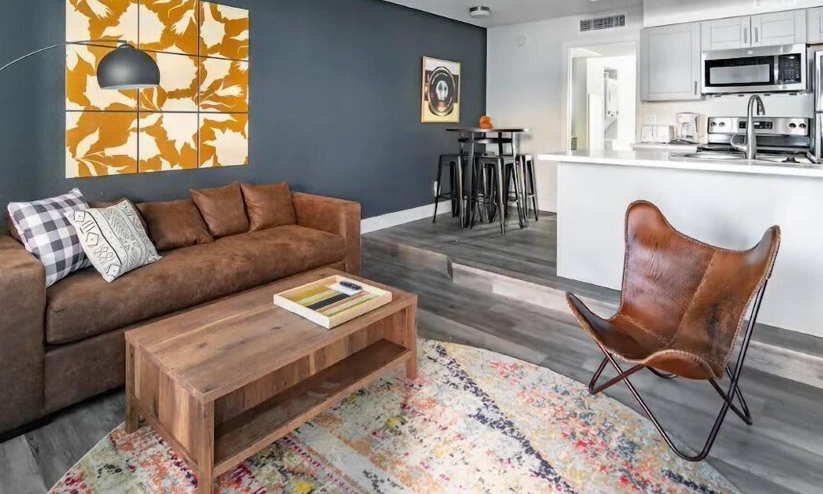 Goebel Apartment | Gorgeous CozySuites in Camelback w/pool, parking! 10