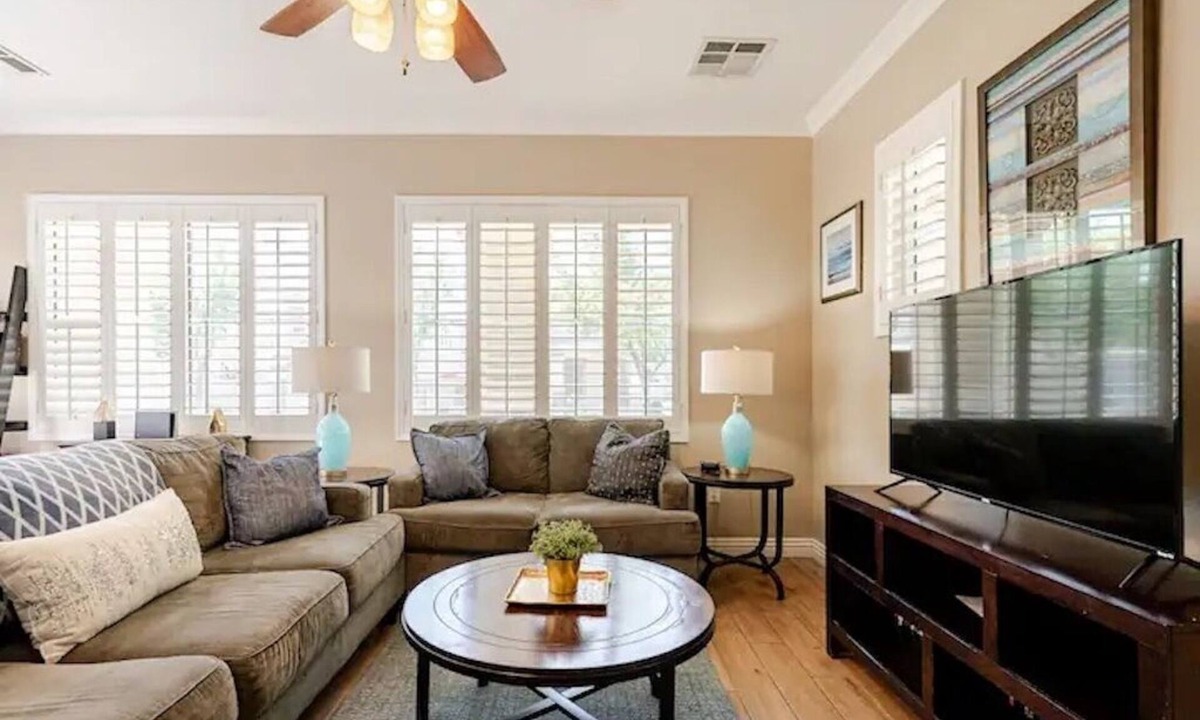 Gilbert House | Gorgeous Gilbert Getaway/3 Bedroom 2+ Bath Home/2 car garage/Sleeps 10