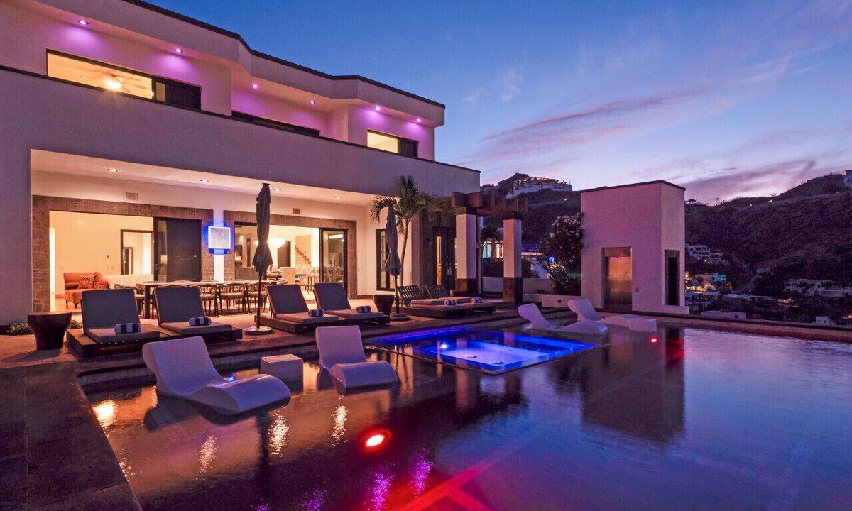 Pedregal Villa | Gorgeous Pedregal Fiesta Vegas I Villa with Staff