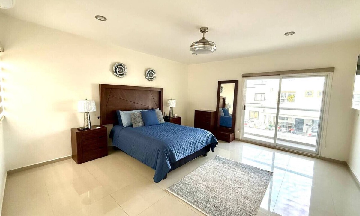 La Paz House | Grand Retreat With Private Pool